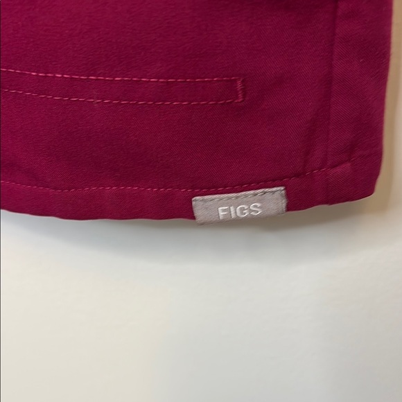 FIGS WOMENS RASPBERRY PINK SCRUB TOP FITTED TECHNICAL HOSPITAL UNIFORM MEDIUM - Picture 2 of 5